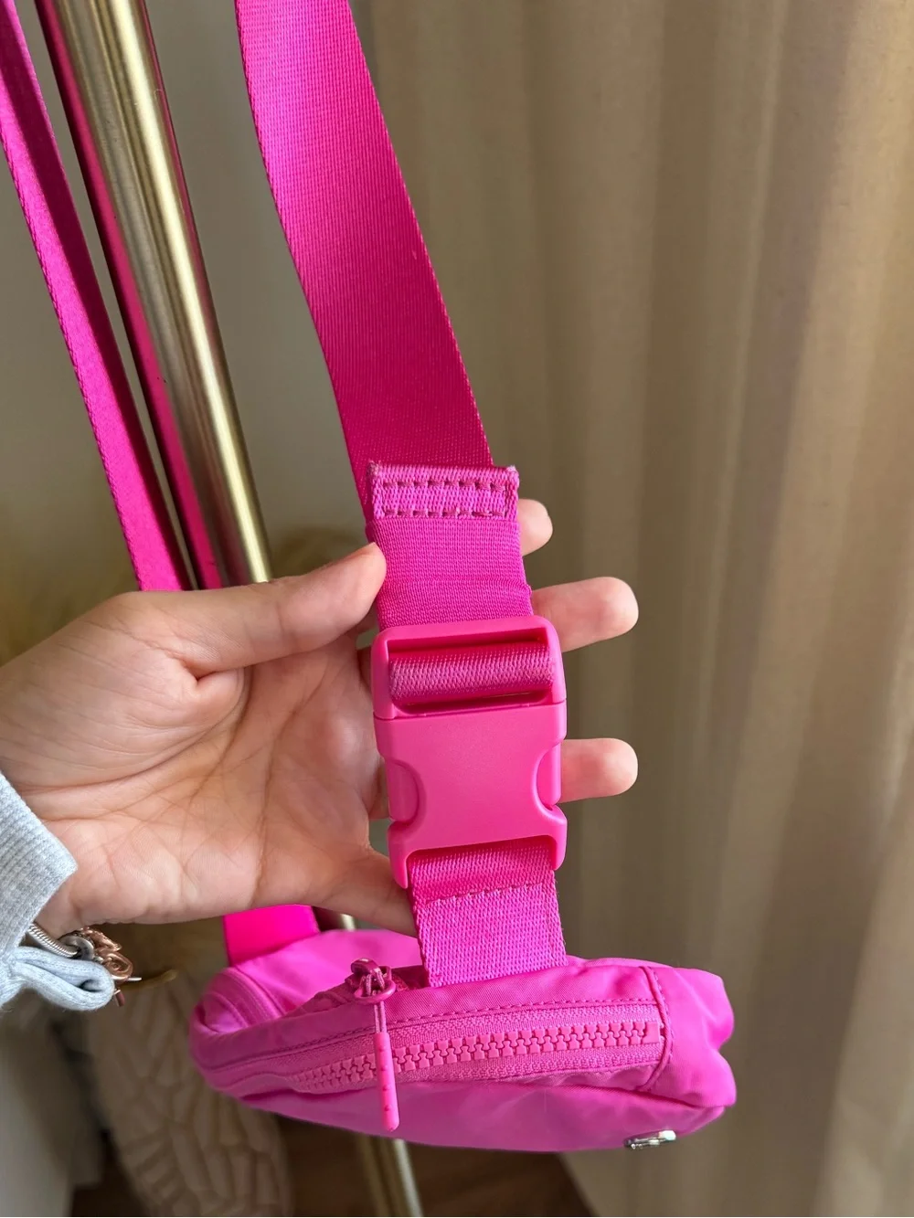 Lululemon Everywhere Belt Bag - Sonic Pink - Picture 4 of 9